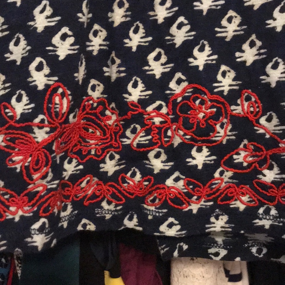 Embroidered tank - Picture 2 of 2